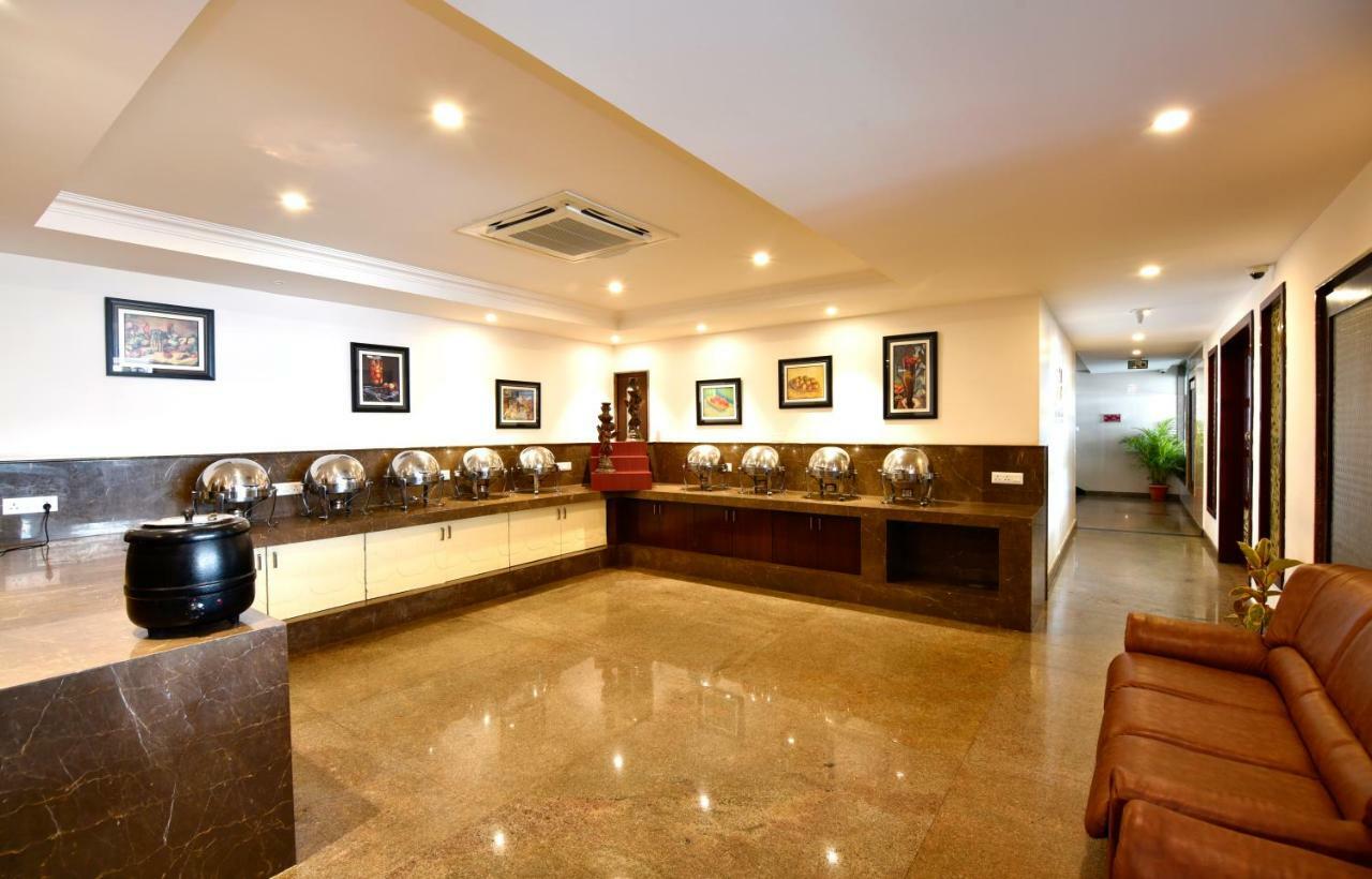 I V Sanctum Hotel Bangalore Eksteriør billede