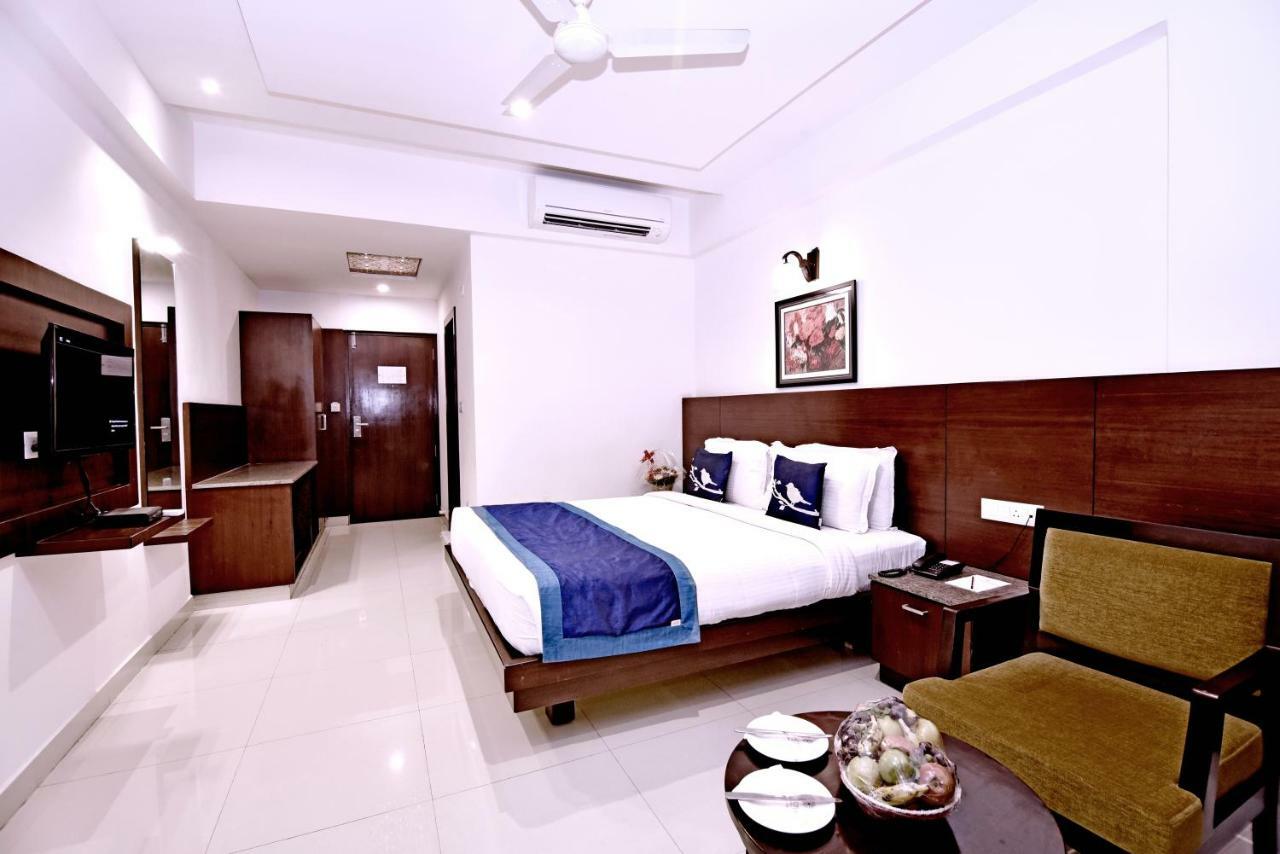 I V Sanctum Hotel Bangalore Eksteriør billede