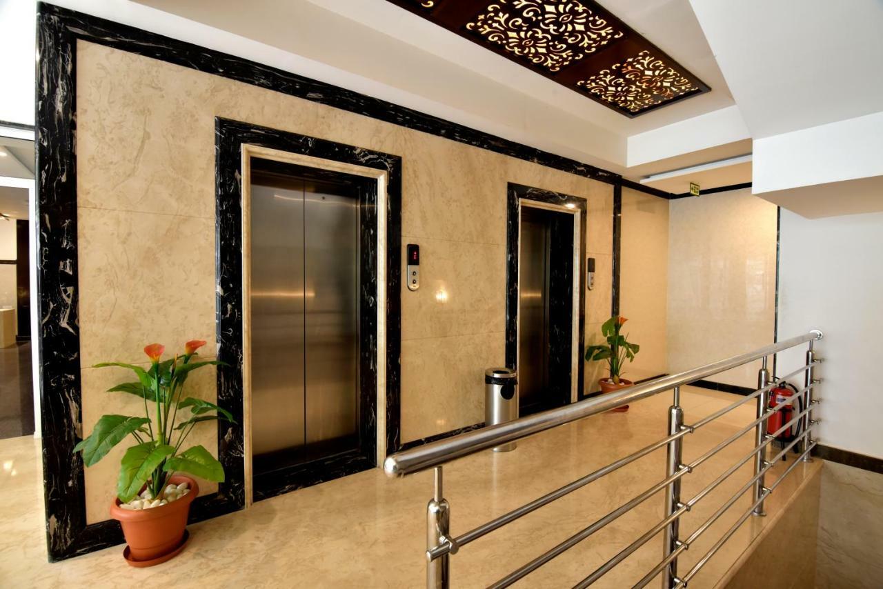 I V Sanctum Hotel Bangalore Eksteriør billede